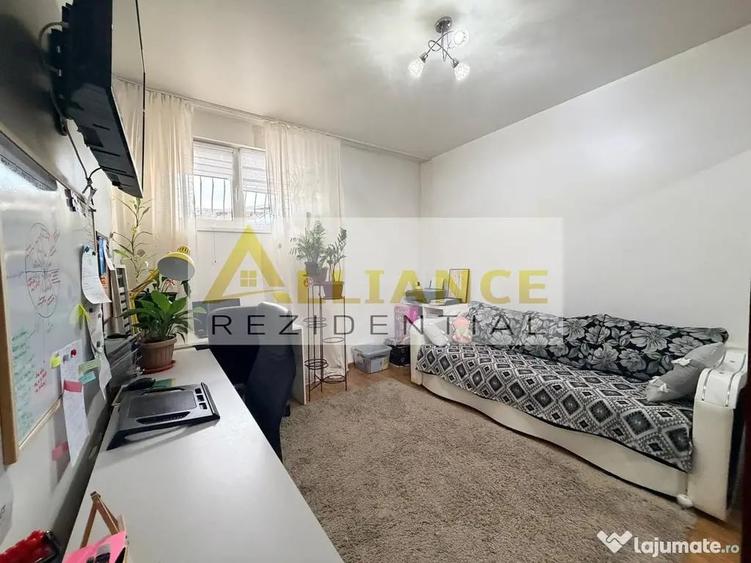 Apartament cu 3 camere decomandat în Berceni
