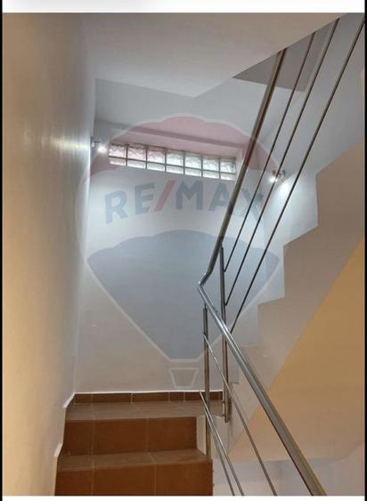 Casă individuală cu 6 camere cu Teren 100 Mp în Banu Manta