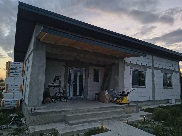 Casă cu 3 camere în Ișalnița