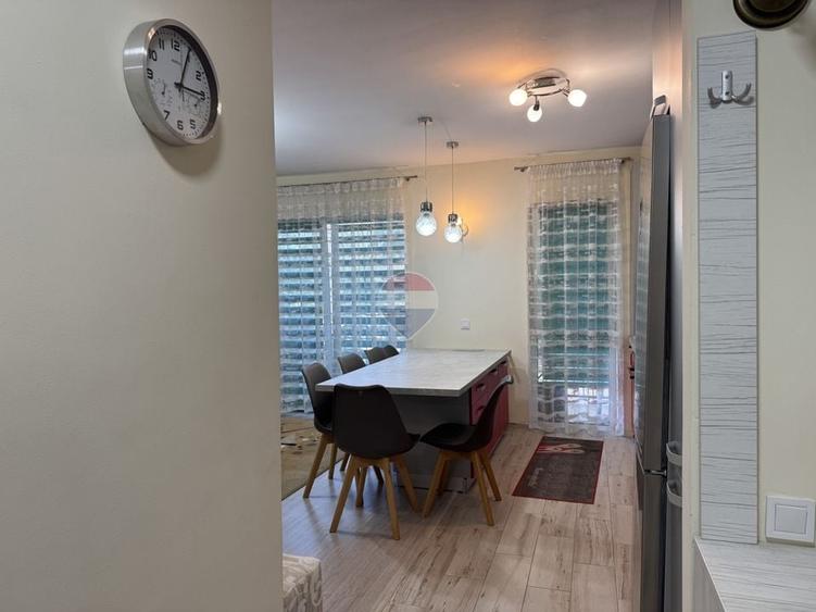 Apartament cu 3 camere semidecomandat în Florești