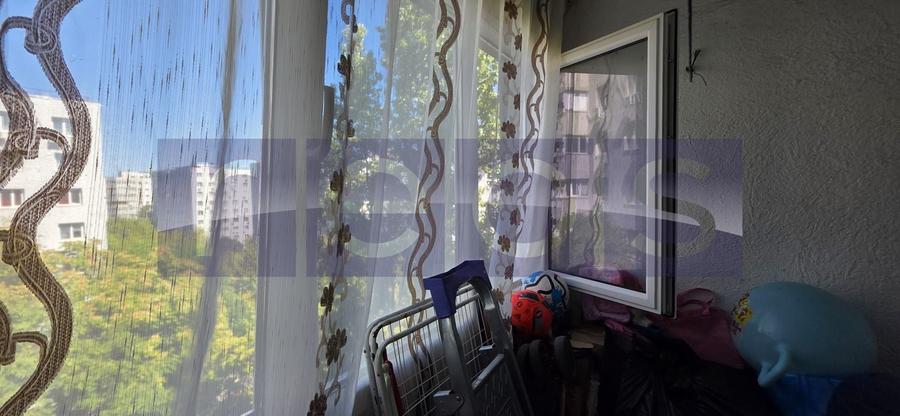 Apartament cu 4 camere semidecomandat, mobilat în Dristor