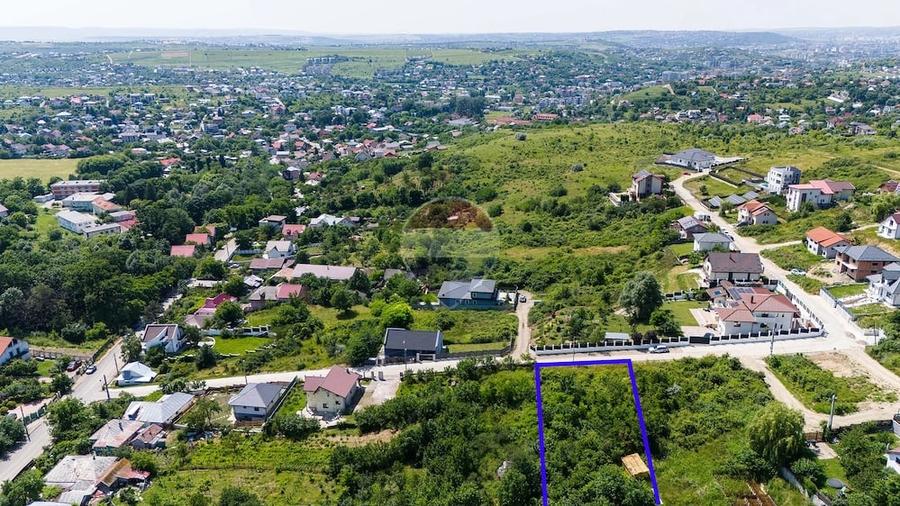 Teren de 1450 mp, în Bucium