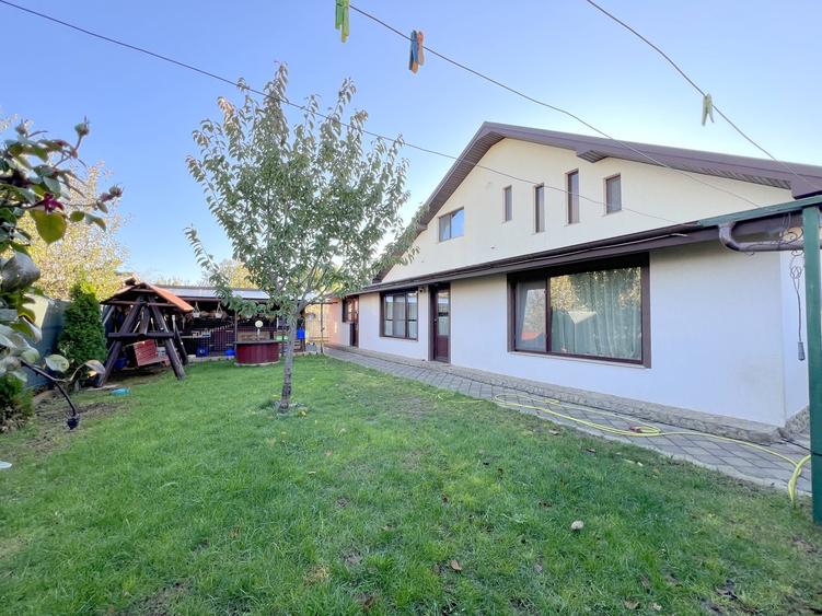 Casă individuală cu 4 camere cu Canalizare în Vânători
