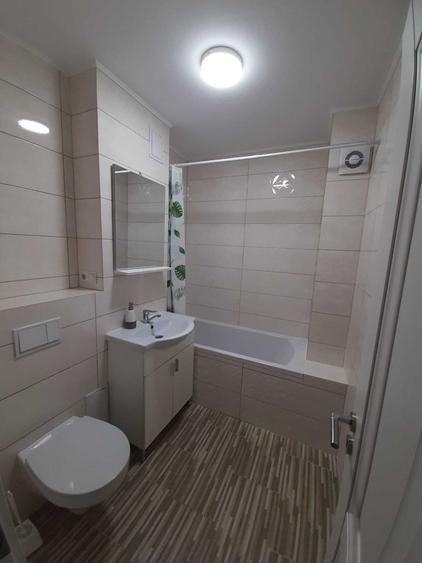Apartament cu 4 camere decomandat în Vitrometan