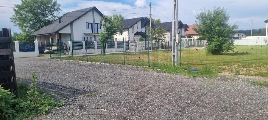 Teren de 400 mp, în Zăvoi