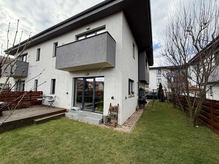 Duplex cu 5 camere cu Canalizare în Florești