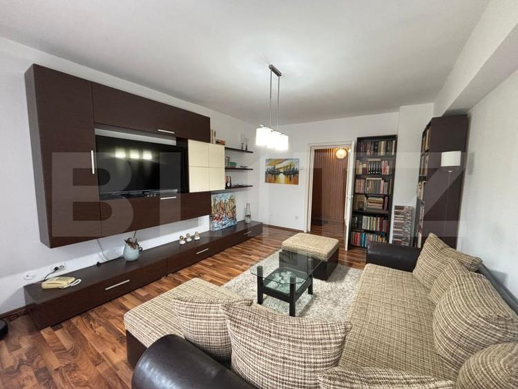 Apartament cu 3 camere decomandat, mobilat în Dacia