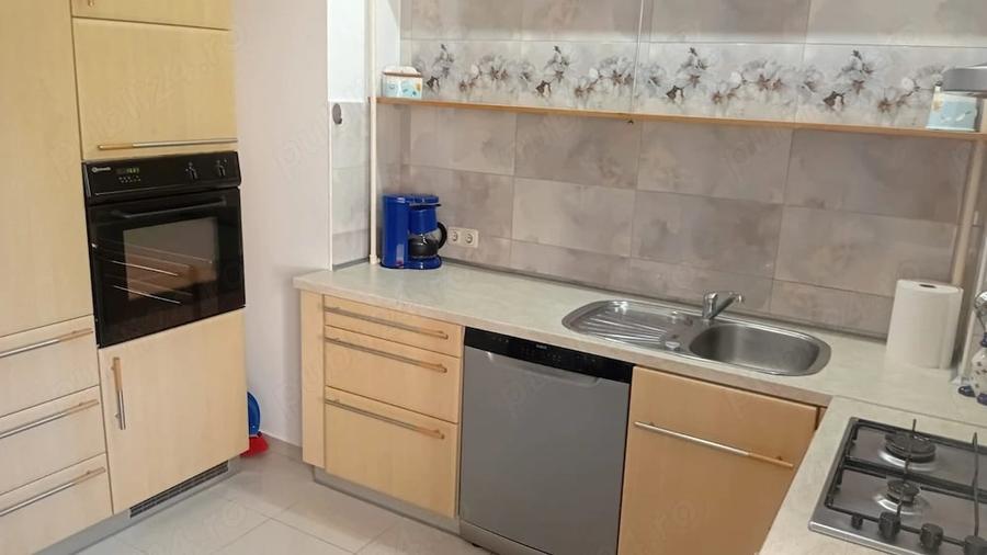 Apartament cu 4 camere decomandat în Central