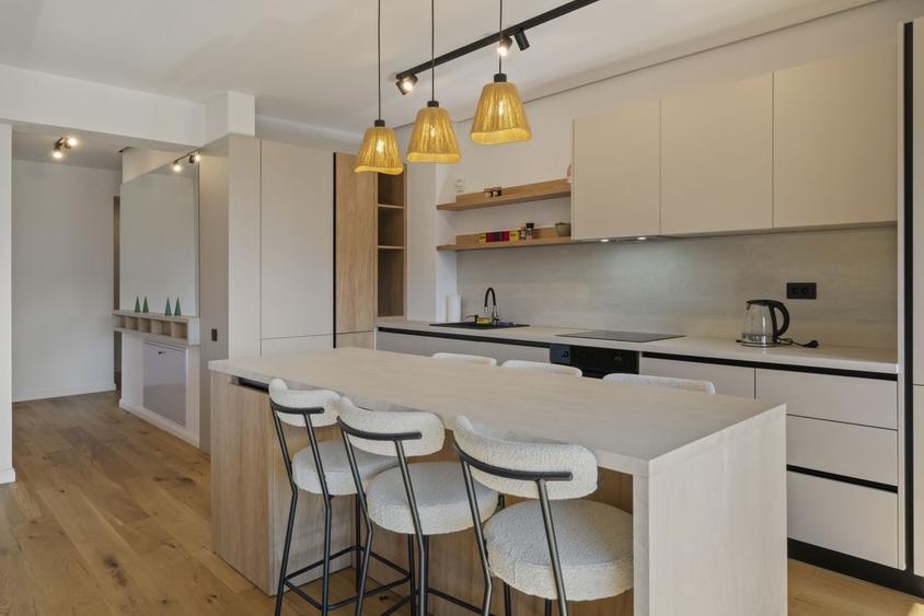 Apartament cu 3 camere decomandat, mobilat în Aviației