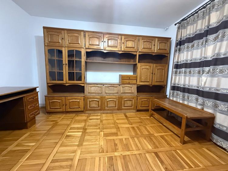 Garsonieră decomandată în Tudor