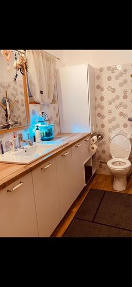 Apartament cu 3 camere decomandat în Roșu