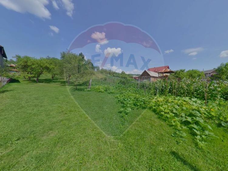 Casă individuală cu 8 camere cu Teren 2694 Mp în Rona de Sus