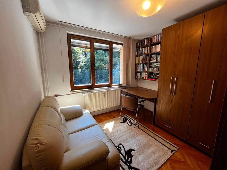 Apartament cu 3 camere decomandat în Drumul Taberei