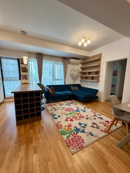 Apartament cu 3 camere semidecomandat, mobilat în Unirii
