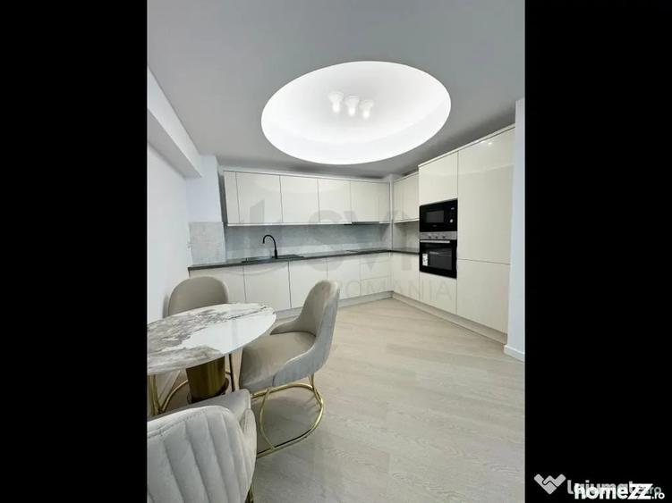 Apartament cu 3 camere semidecomandat în Herăstrău