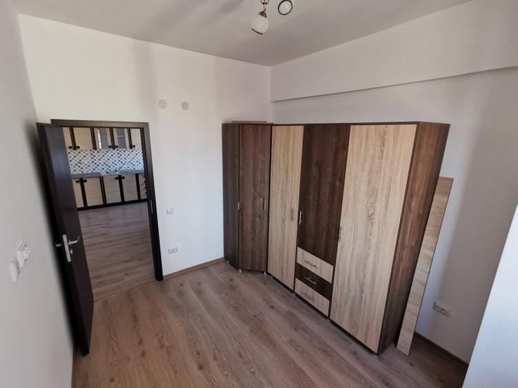 Apartament cu 3 camere semidecomandat în Păcurari