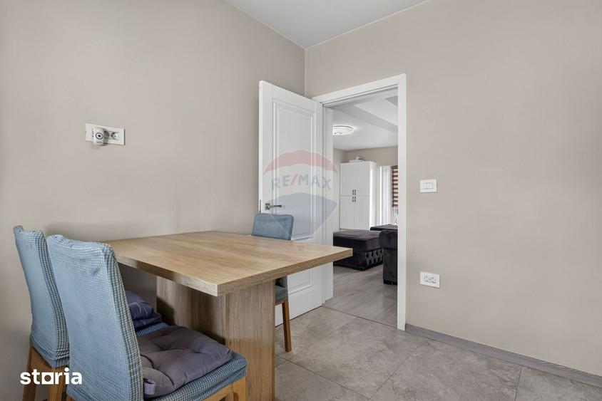 Casă cu 8 camere cu Teren 491 Mp în Central