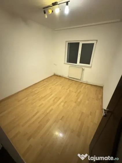Apartament cu 4 camere decomandat în Obcini