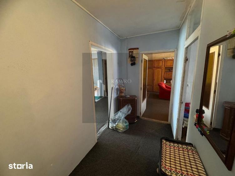Apartament cu 4 camere decomandat în Central