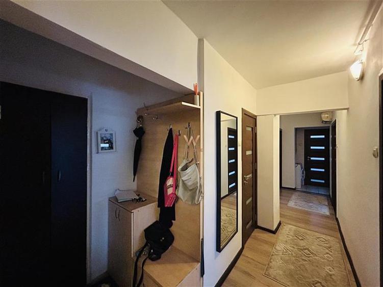 Apartament cu 4 camere decomandat în Mihai Viteazul