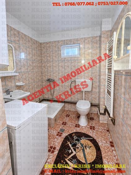 Casă cu 6 camere cu Teren 4000 Mp în Central