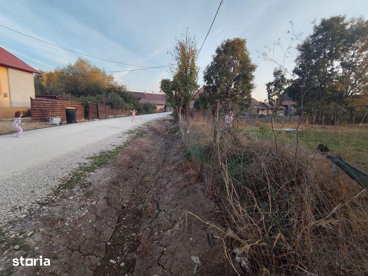 Teren de 7200 mp, în Petrești