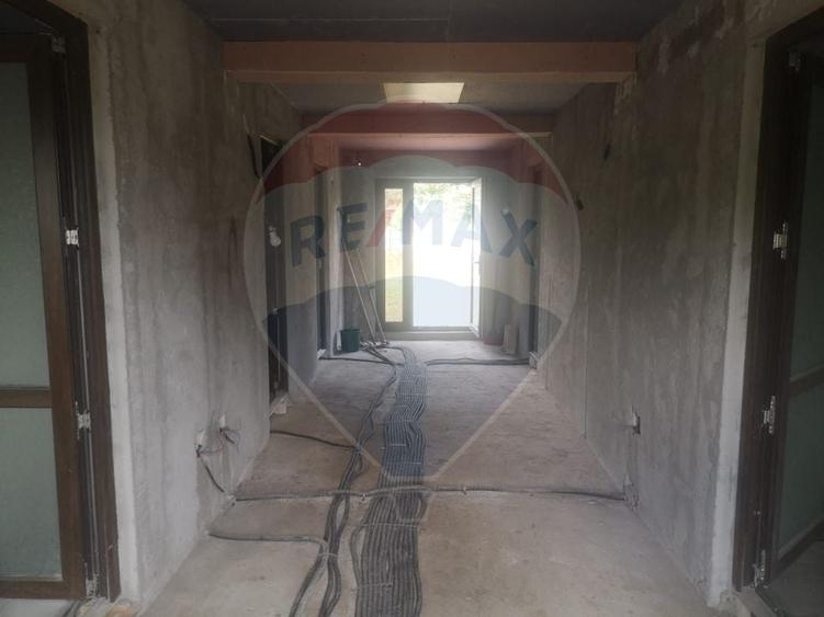 Casă individuală cu 3 camere cu Teren 1200 Mp în Gostinu