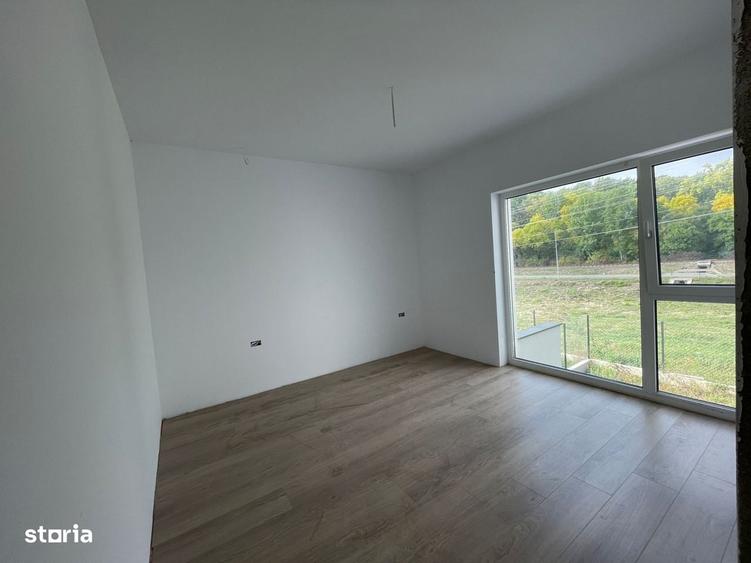 Casă cu 4 camere cu Teren 240 Mp în Ghiroda
