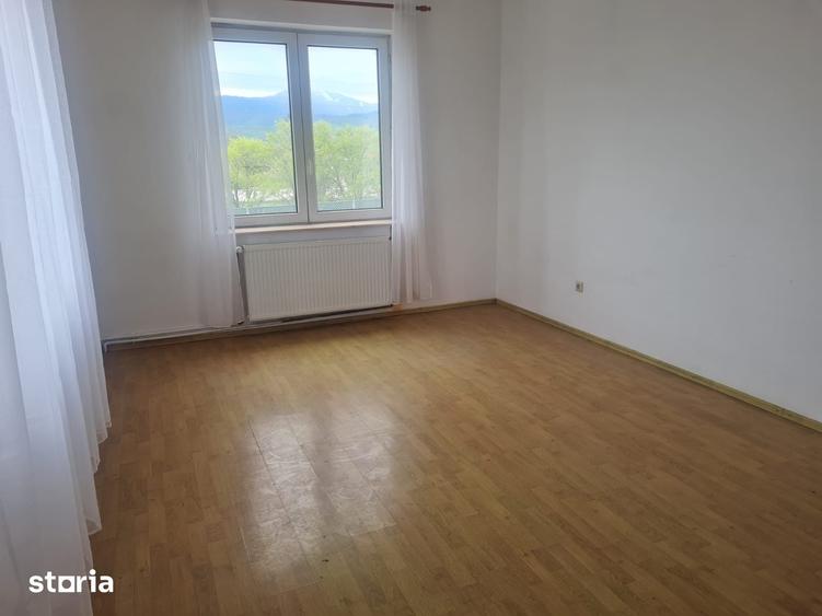 Spațiu comercial, de 110 mp, în Tractorul