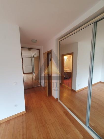 Duplex cu 6 camere cu Piscina în Iancu Nicolae