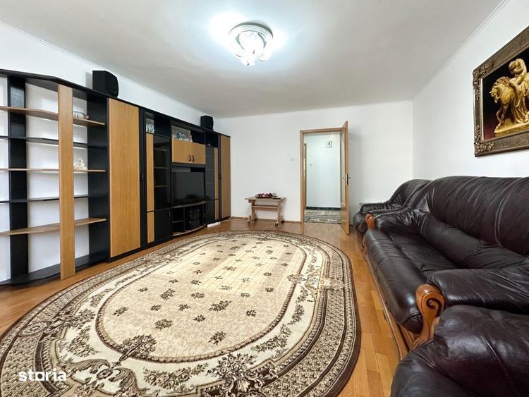 Apartament cu 3 camere, mobilat în Văcăresti