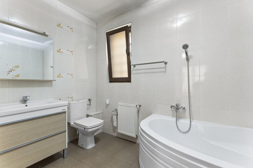 Casă individuală cu 5 camere cu Canalizare în Primo