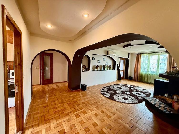 Apartament cu 4 camere decomandat în Nicolae Bălcescu