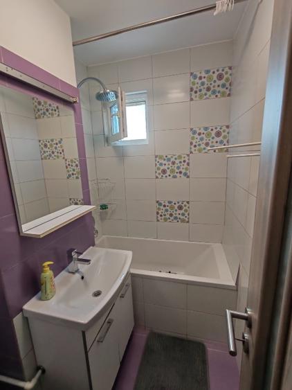 Apartament cu 3 camere semidecomandat, mobilat în Obor