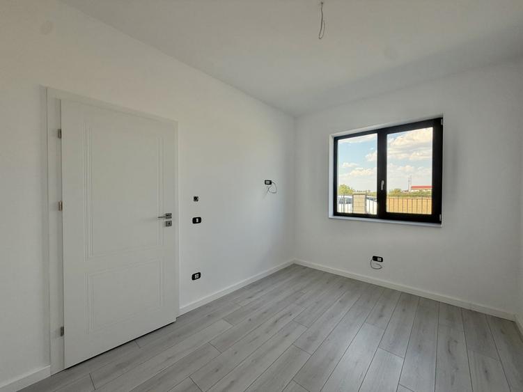 Duplex cu 4 camere cu Canalizare în Giroc