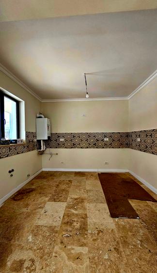 Casă individuală cu 4 camere cu Canalizare în Central