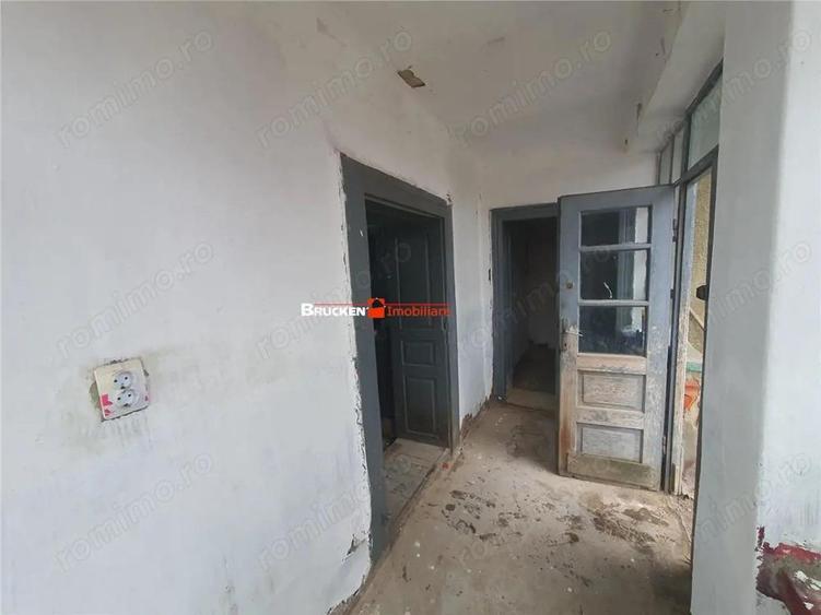 Casă cu Teren 9504 Mp în Poclușa de Barcău