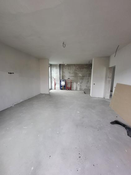 Penthouse cu 4 camere decomandat în Europa