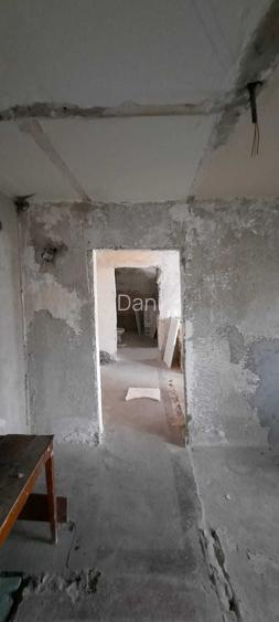 Se vinde apartament 4 camere situat la etajul 3/4 Str Vasile Alexandri (Cocosvar)