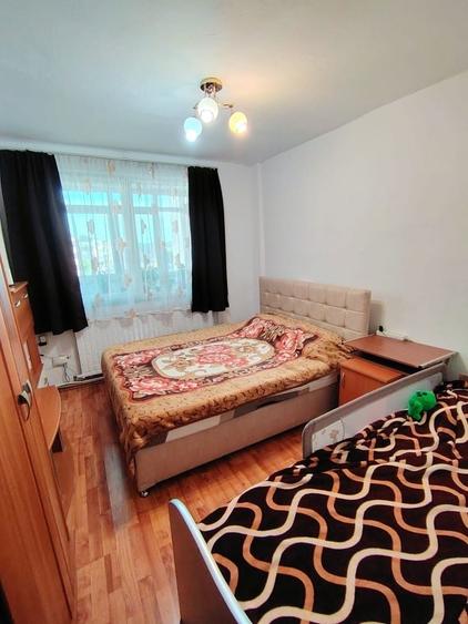 Apartament cu 4 camere decomandat în Bărăbanț