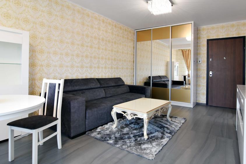 Apartament cu 7 camere decomandat în Brâncoveanu
