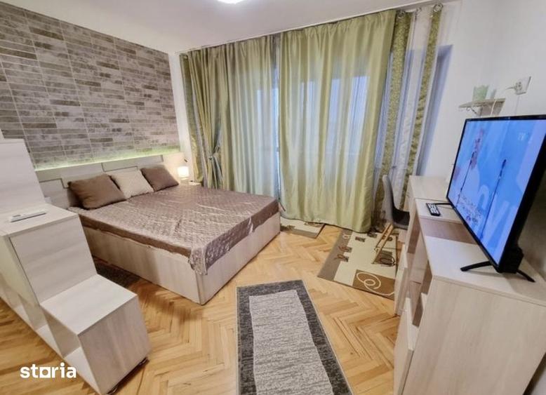 Garsonieră decomandată în Decebal