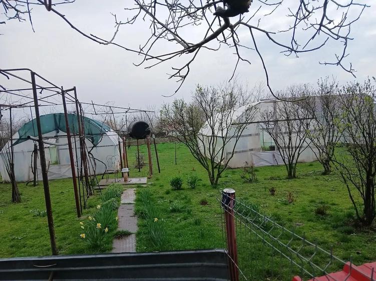 Casă cu 4 camere cu Teren 1500 Mp în Central