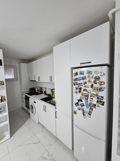 Apartament cu 3 camere semidecomandat în Florești