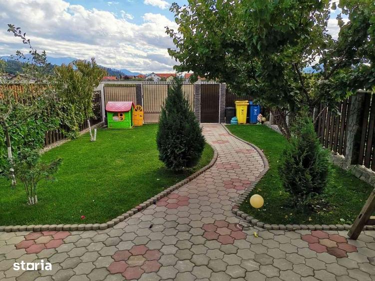 Casă cu 5 camere cu Teren 300 Mp în Cristian