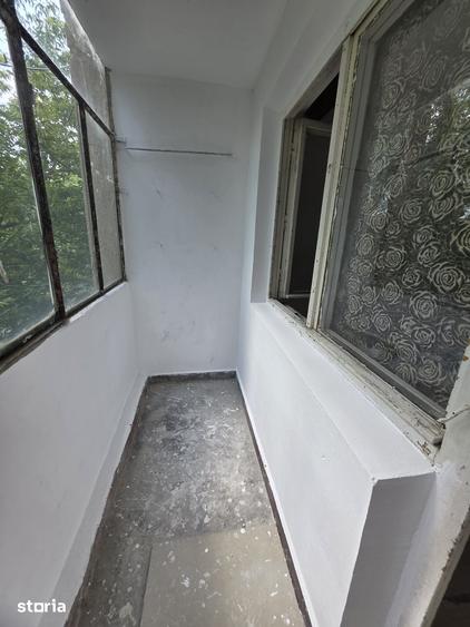 Apartament cu 3 camere semidecomandat în Viziru 1