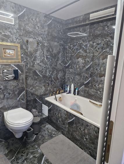 Apartament cu 4 camere decomandat în Sud