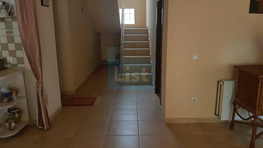 Casă cu 11 camere cu Canalizare în Dâmbovicioara