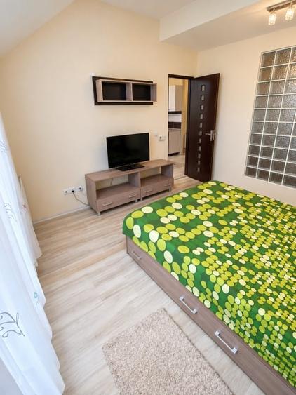 Apartament cu 3 camere semidecomandat, mobilat în Iris