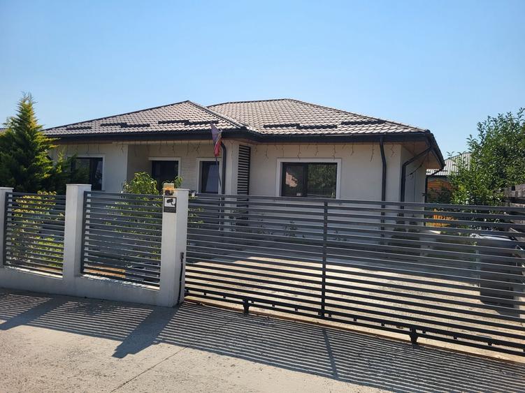 Casă cu 4 camere în Granit